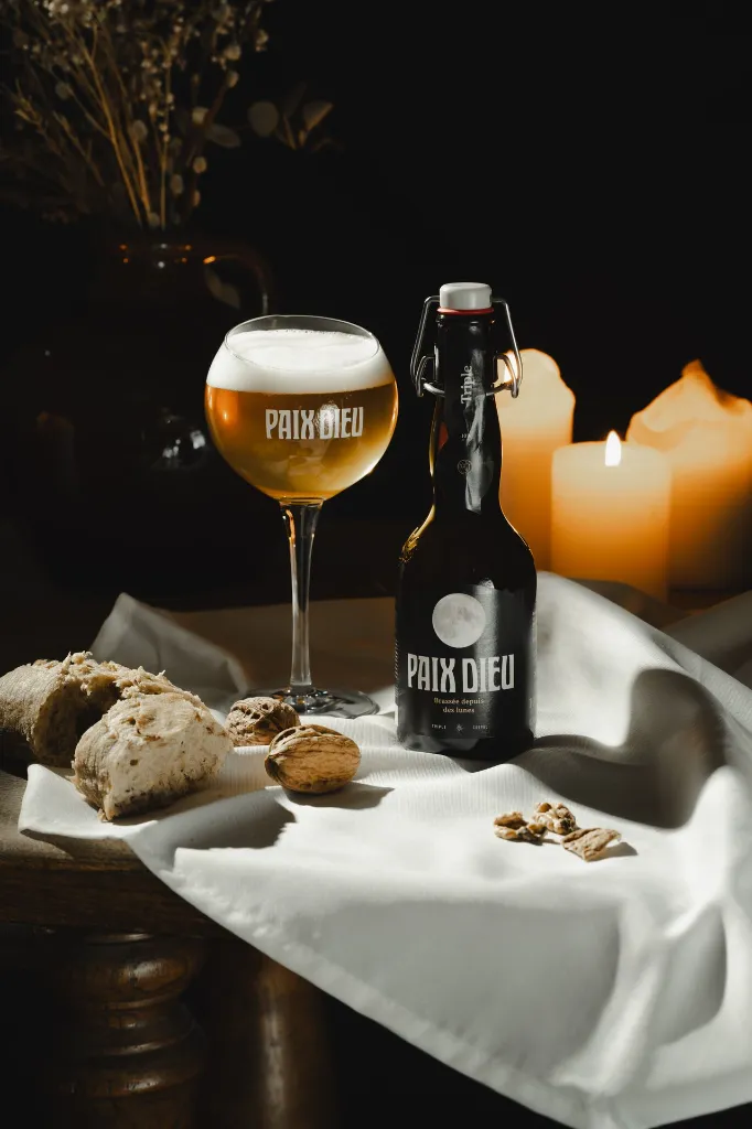 PD_BT_verre_table_repas_ambiance_chaleureuse_02.webp